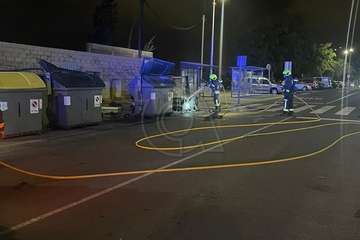 Arden dos contenedores en el Valle de Jinámar/TA.